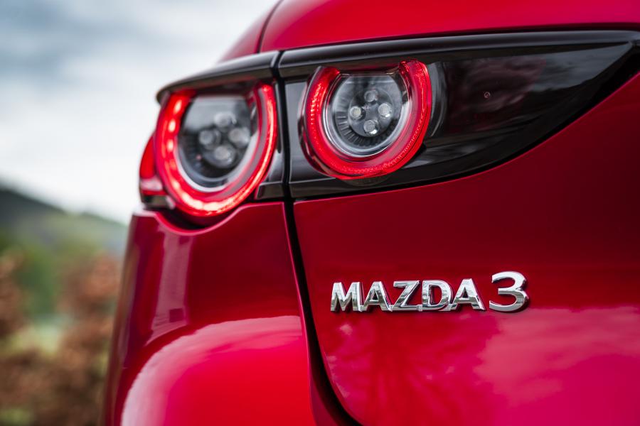 Логотип Mazda3 Skyactiv-G Sport Lux Hatchback 2019 года  (UK) (фото 63 из 91)